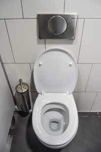 הרכבת מכסה אסלה